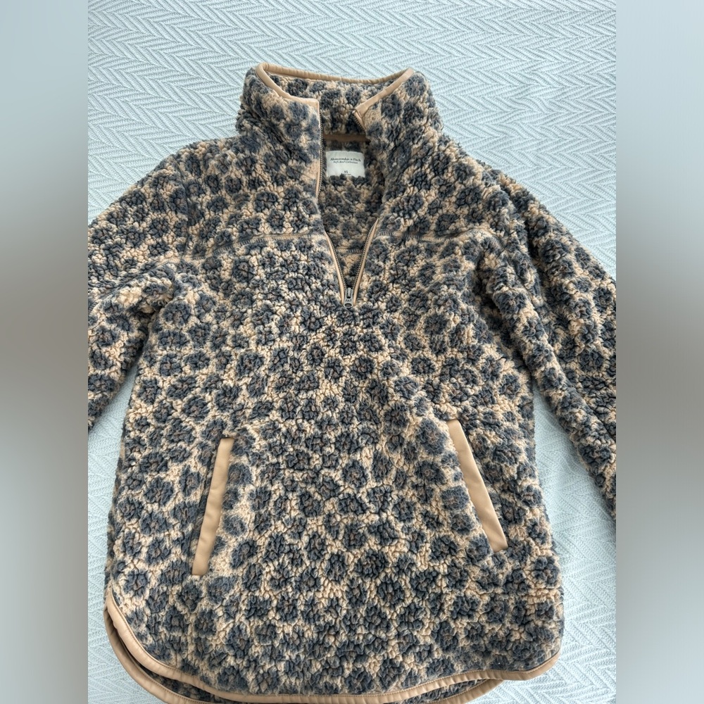 Abercrombie and Fitch Soft AF Collection Tan Leopard Sherpa Women’s XS